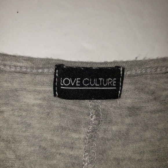 LOVE CULTURE FASHION MAGAZINE OVERSIZED LONG SLEEVE TOP SIZE MEDIUM - Picture 4 of 8